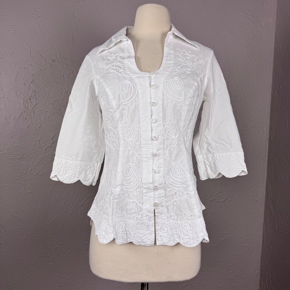 G Designs Natural Fashions white button down blouse in a women's size medium